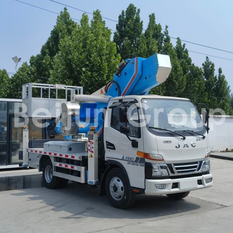 32-meter vehicle-mounted aerial work platform